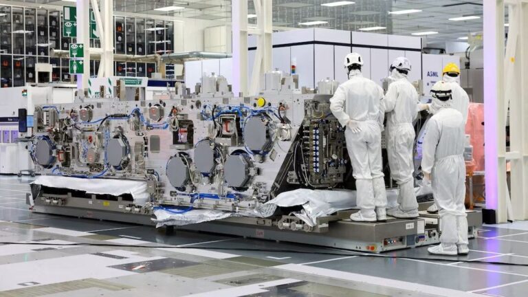 High-NA EUV lithography