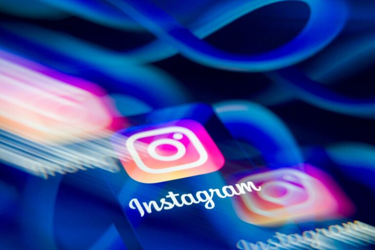 Instagram Instants feature