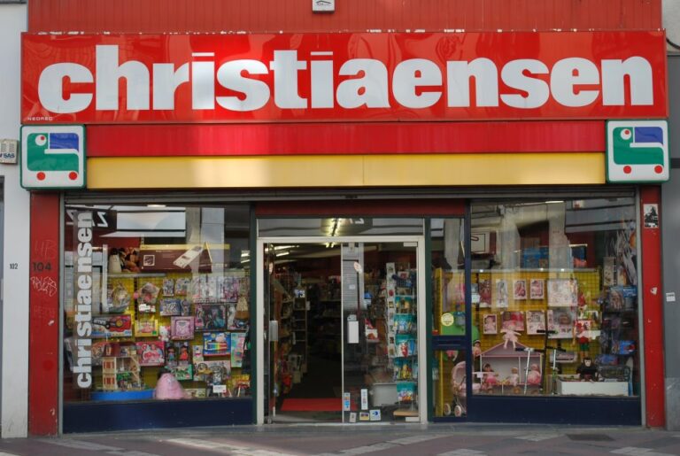 brick and mortar toy stores