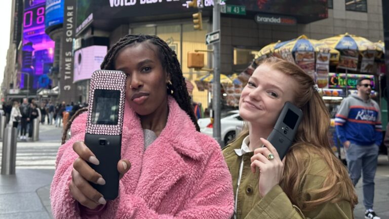 dumb phone trend