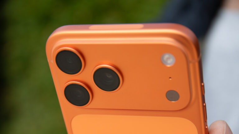 iPhone 17 Pro mmWave antenna