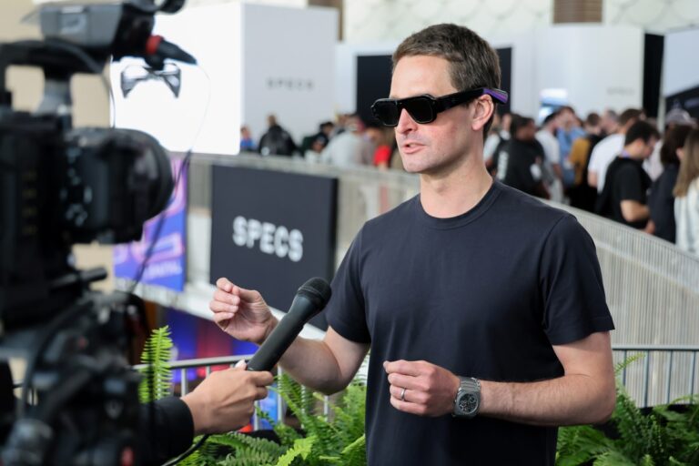 Snap’s $2,200 AR Glasses Gamble: Why ‘Specs’ Sent Shareholders Running